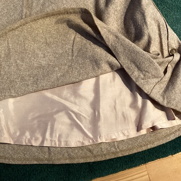 Nancy Jennifer Canada Tan A.line Skirt, Lined. Size 8 65% Wool25% Silk 10% Nylon - Picture 4 of 6